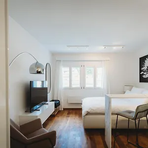 https://romantic-jump-studio-overlooking-river-free-parking.hotels-in-ljubljana.com