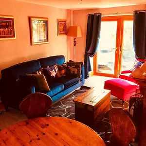 https://the-cottage-grotton-hall-lydgate.yorkshirehotels.net